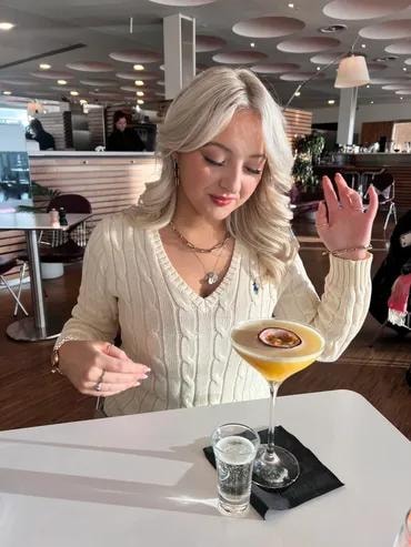 Client with beautiful blonde waves